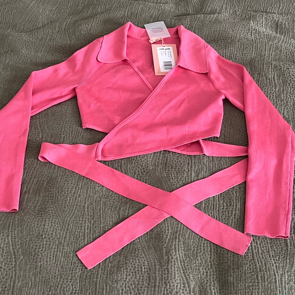 Tie back closure.
Size S
Fabric: 100% viscose
Hand wash cold